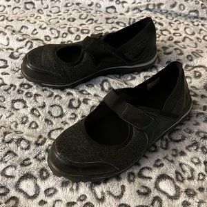 Sketchers Mary Janes Size 9-2E Used Black